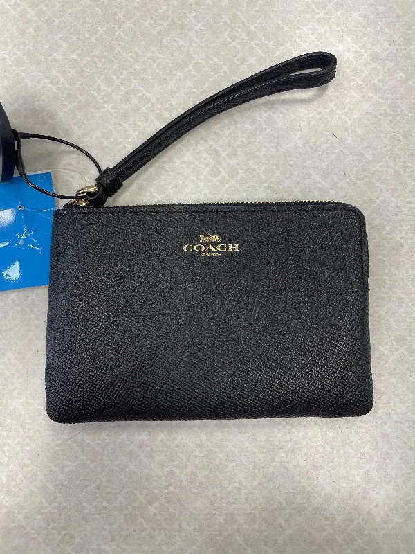 Ladies Coach Tabby bags with a detachable shoulder strapWallet Designer By Coach  Size: Small