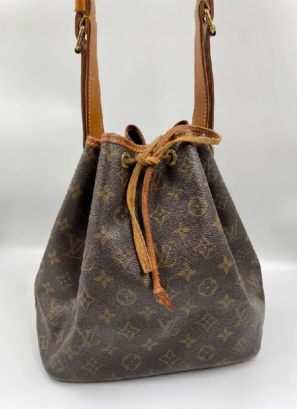 Louis Vuitton Speedy bags in monogram canvas for a classic lookLouis Vuitton Petit Noé Bag