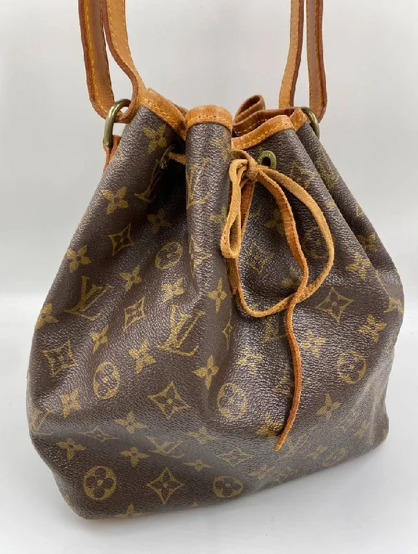 Louis Vuitton Speedy bags in monogram canvas for a classic lookLouis Vuitton Petit Noé Bag