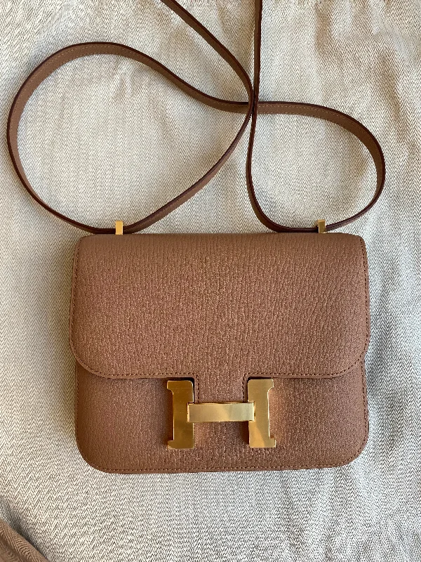 Hermes Evelyne Bags with Adjustable Shoulder StrapsHermes Quebracho Chevre Constance 18cm GHW