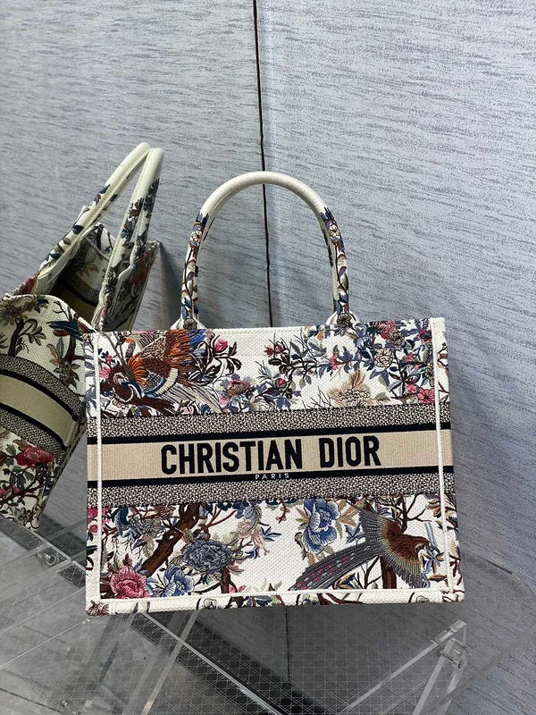 Stylish Christian Dior shoulder bags with a tassel - adorned zipperChristian Dior Bags - 4556