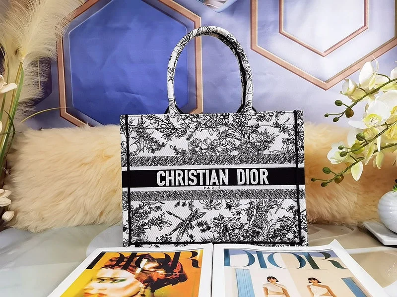 Stylish Christian Dior shoulder bags with a tassel - adorned zipperChristian Dior Bags - 4622