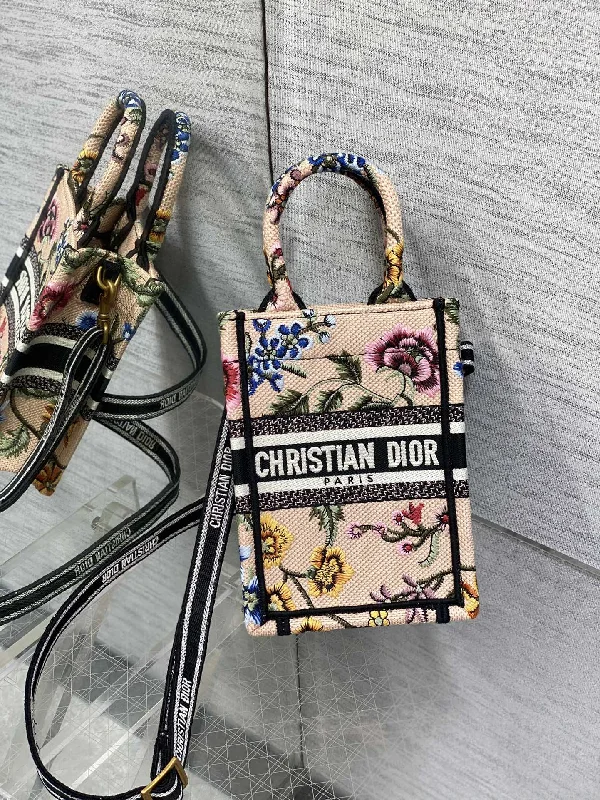 Luxury Christian Dior crossbody bags with a chain - link strapChristian Dior - Luxury Bags  164