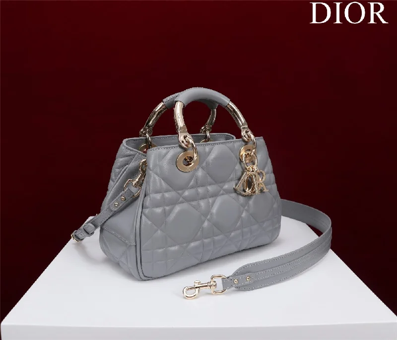 Fashion - forward Christian Dior tote bags for the modern womanChristian Dior - Luxury Bags  207