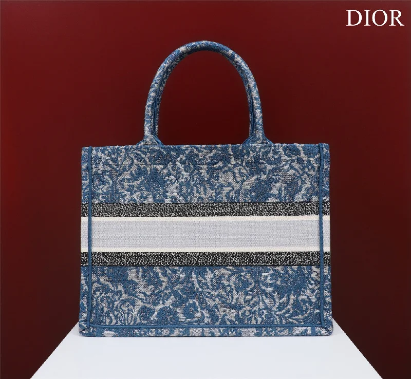 Trendsetting Christian Dior crossbody bags with a colorful strapChristian Dior - Luxury Bags  360