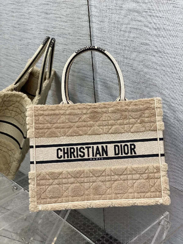 High - fashion Christian Dior bags with a geometric patternChristian Dior - Luxury Bags  363