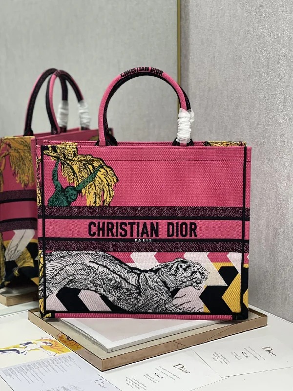 Christian Dior Saddle bags with a patent leather finish for a shiny lookChristian Dior - Luxury Bags  376