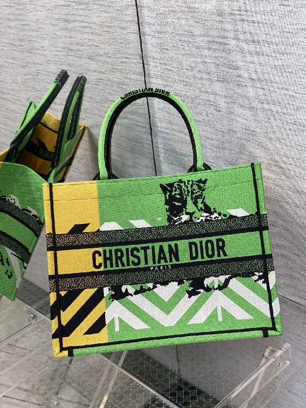 Luxury Christian Dior crossbody bags with a chain - link strapChristian Dior - Luxury Bags  384