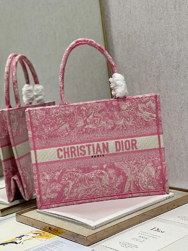 Fashion - forward Christian Dior tote bags for the modern womanChristian Dior - Luxury Bags  386